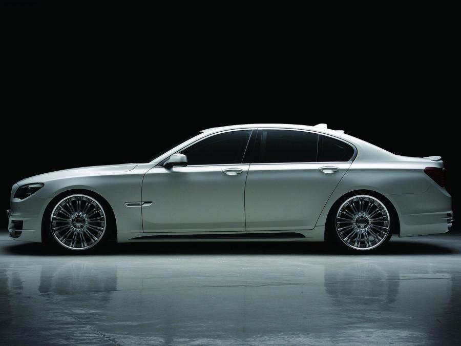  BMW 740i Black Bison Edition by Wald 2010 года  (фото 2 из 6)
